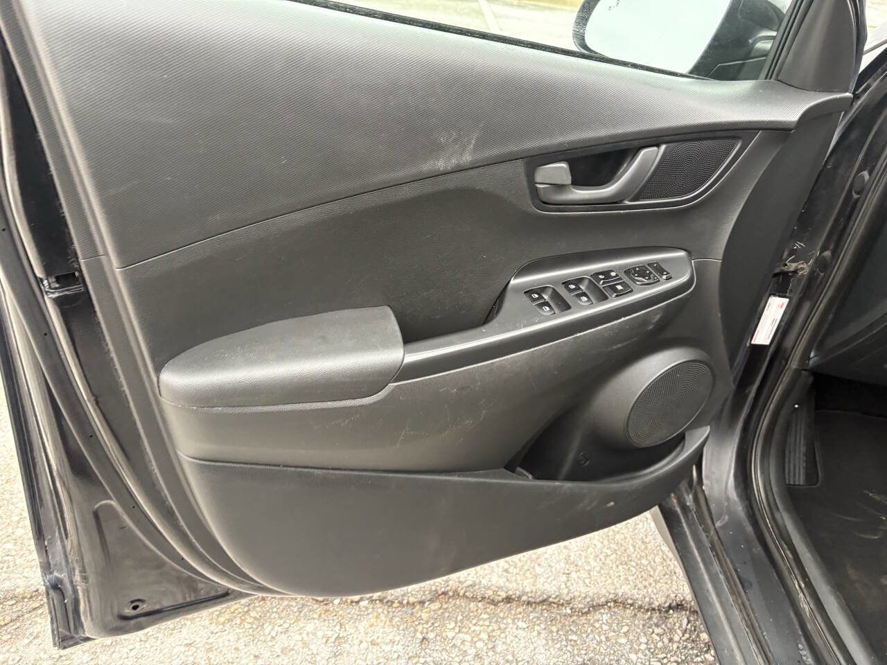 Used 2018 Hyundai Kona SEL w/ SEL Tech Package 02 image 24