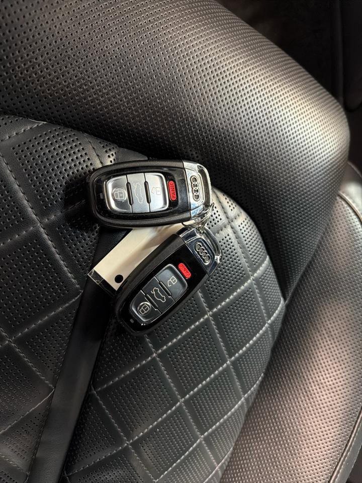 Used 2016 Audi S8 image 26