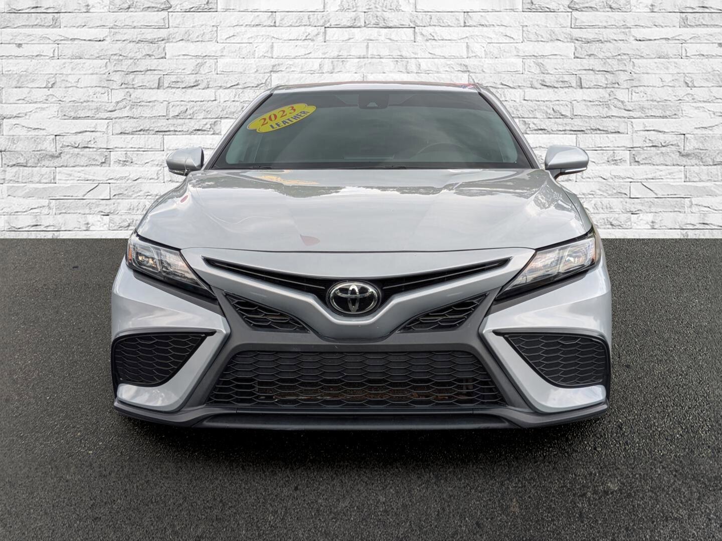 Used 2023 Toyota Camry SE FWD image 3