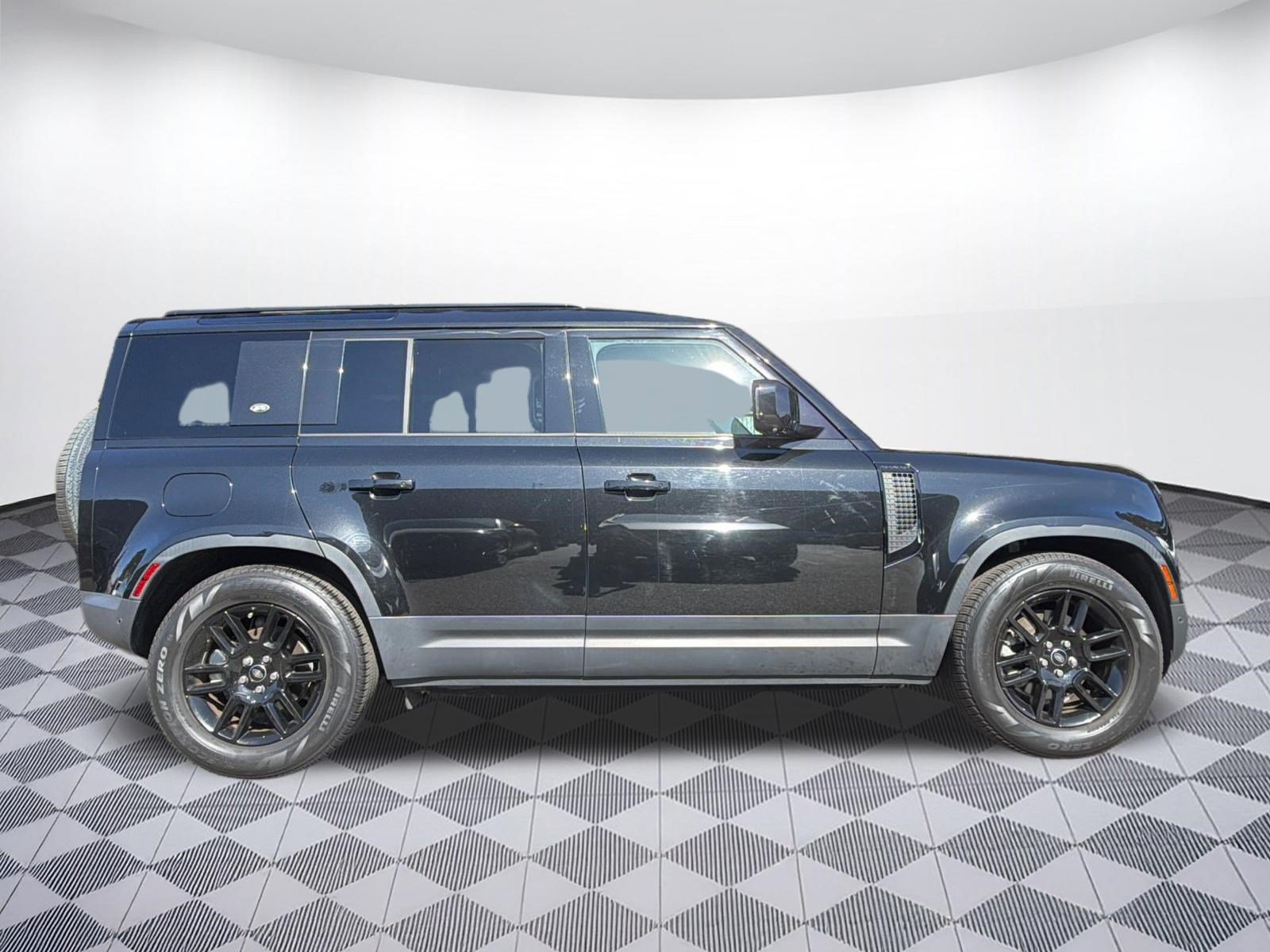 Used 2023 Land Rover Defender 110 S AWD/4WD image 7