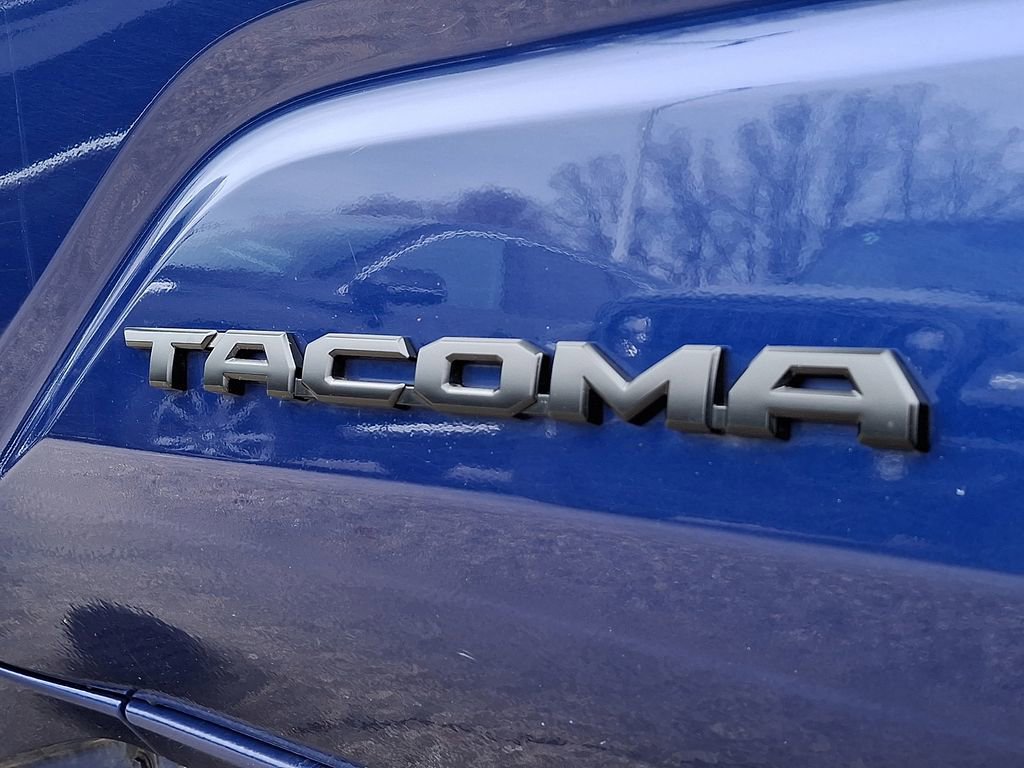 Used 2024 Toyota Tacoma TRD Off-Road AWD/4WD image 32