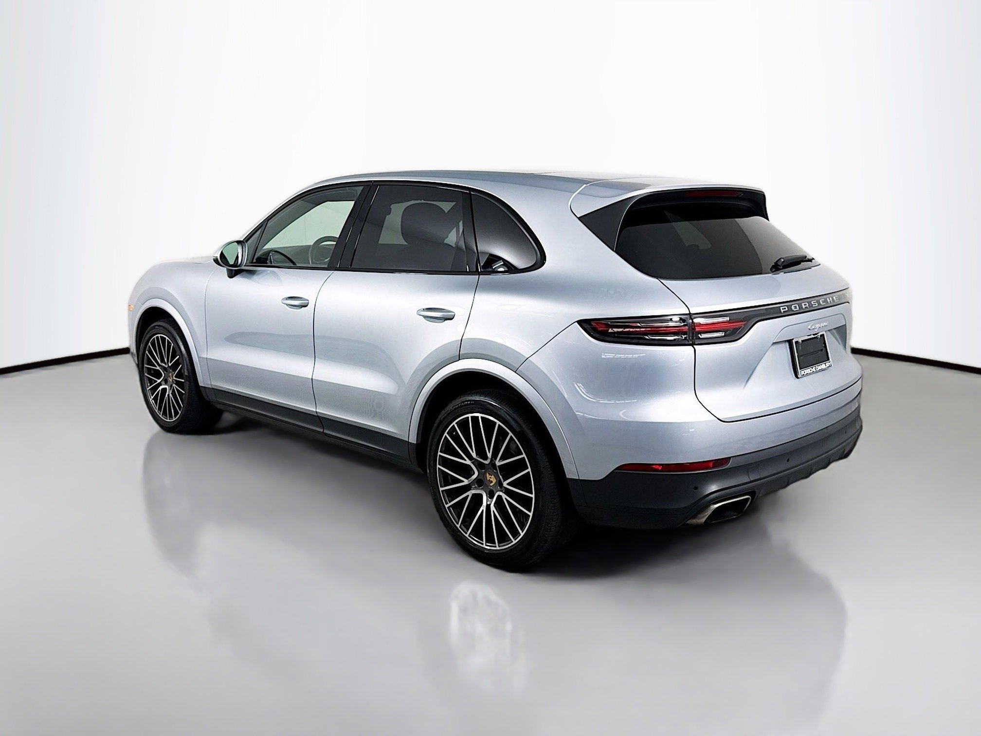 Certified 2023 Porsche Cayenne image 3