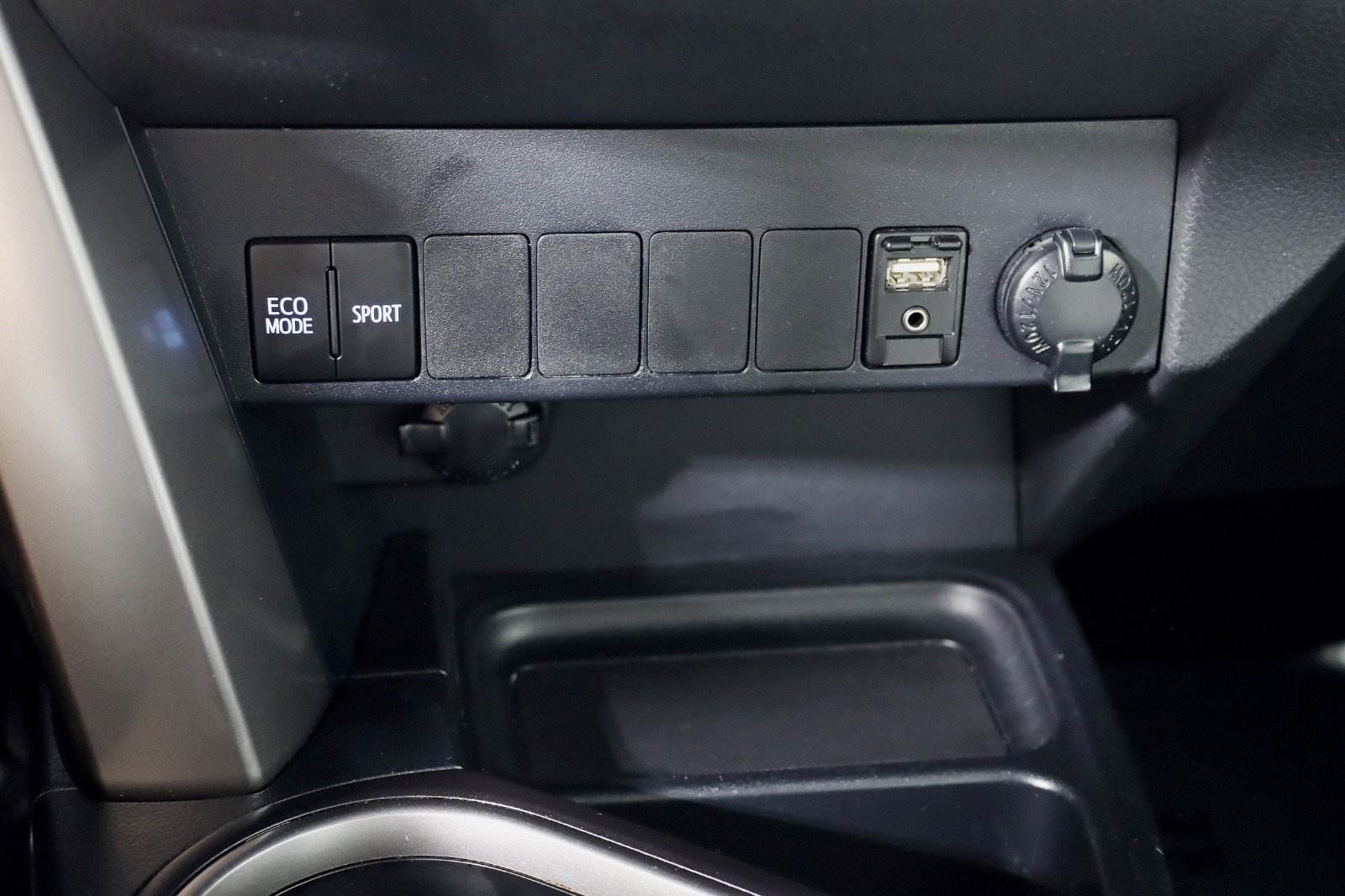 Used 2018 Toyota RAV4 XLE w/ Plus Extra Value Package AWD/4WD image 20