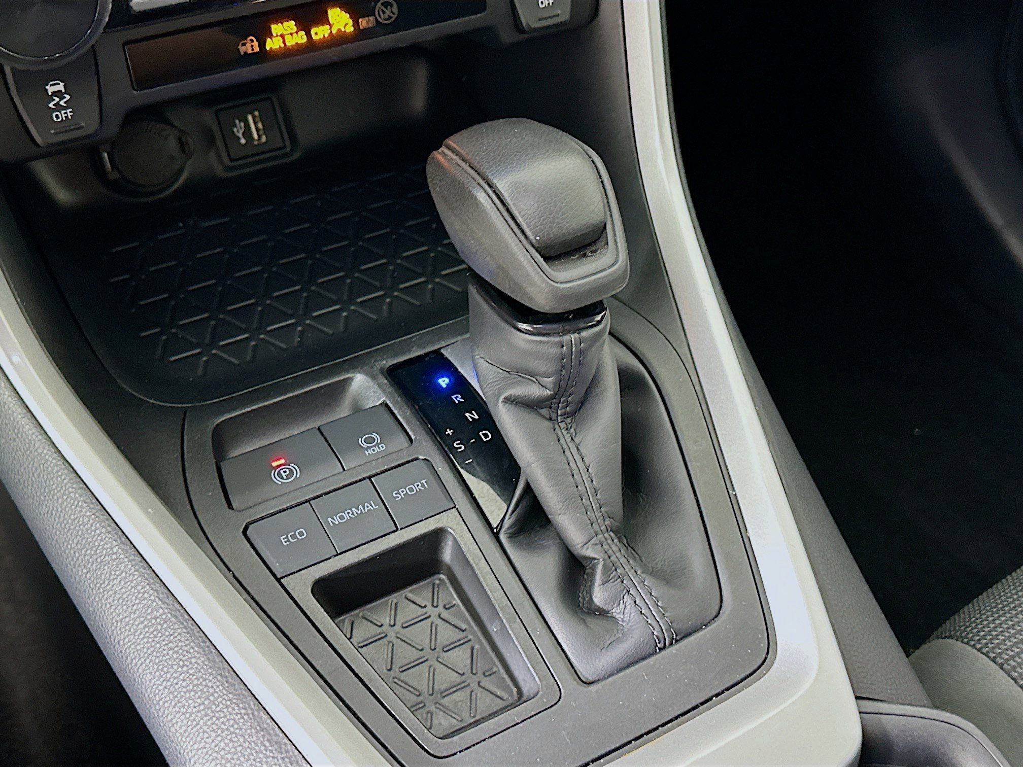 Used 2025 Toyota RAV4 LE image 23