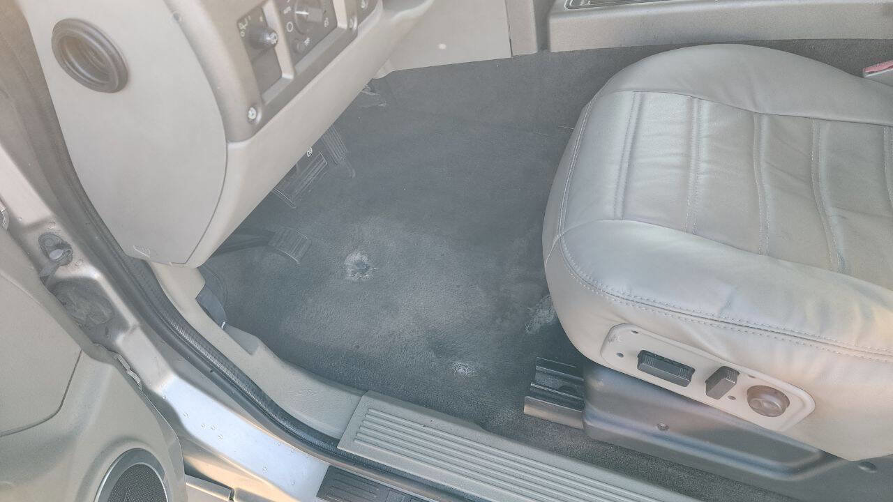 Used 2003 HUMMER H2 w/ Preferred Equipment Group image 34