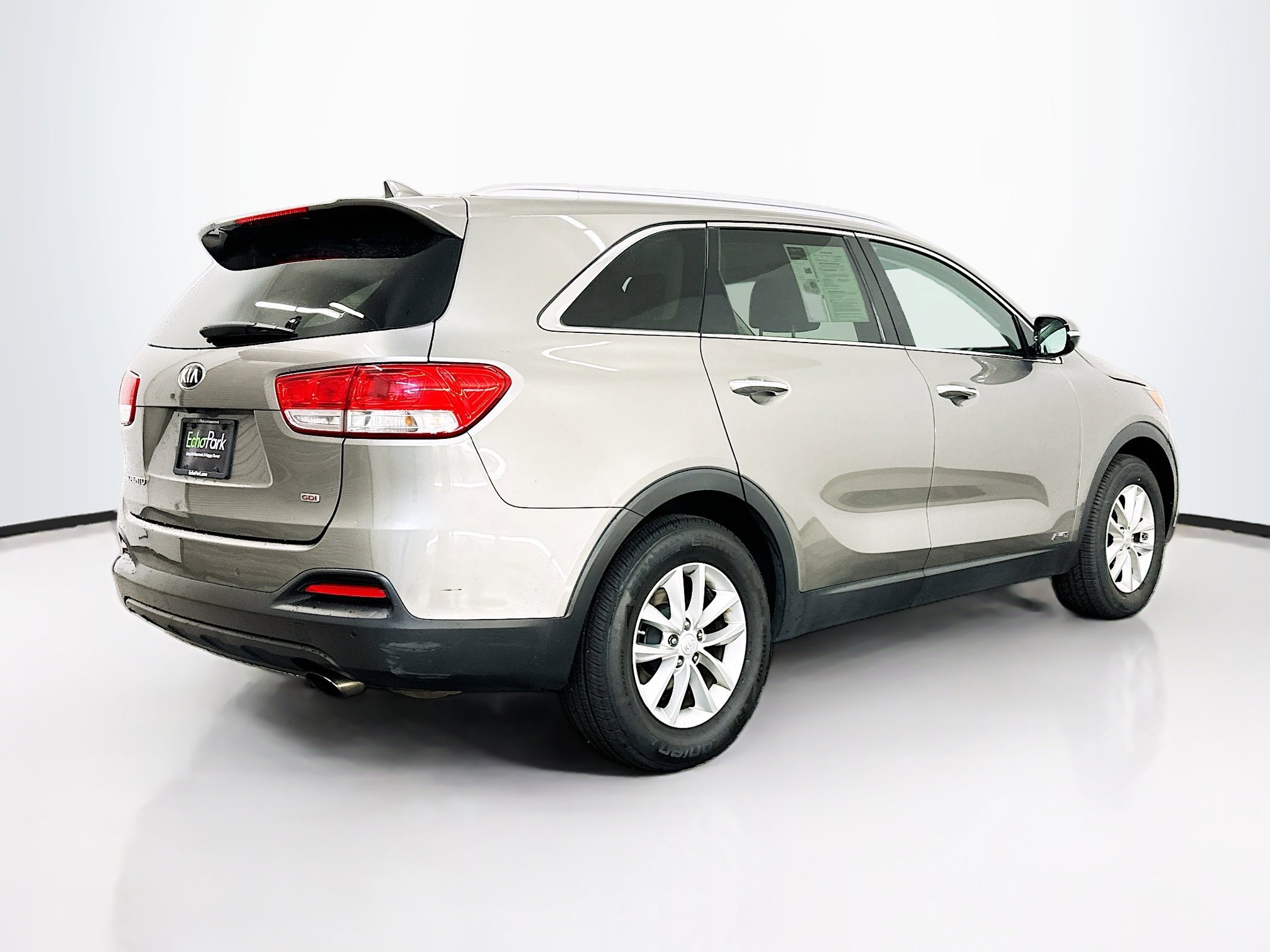 Used 2017 Kia Sorento LX w/ LX Convenience Package image 9