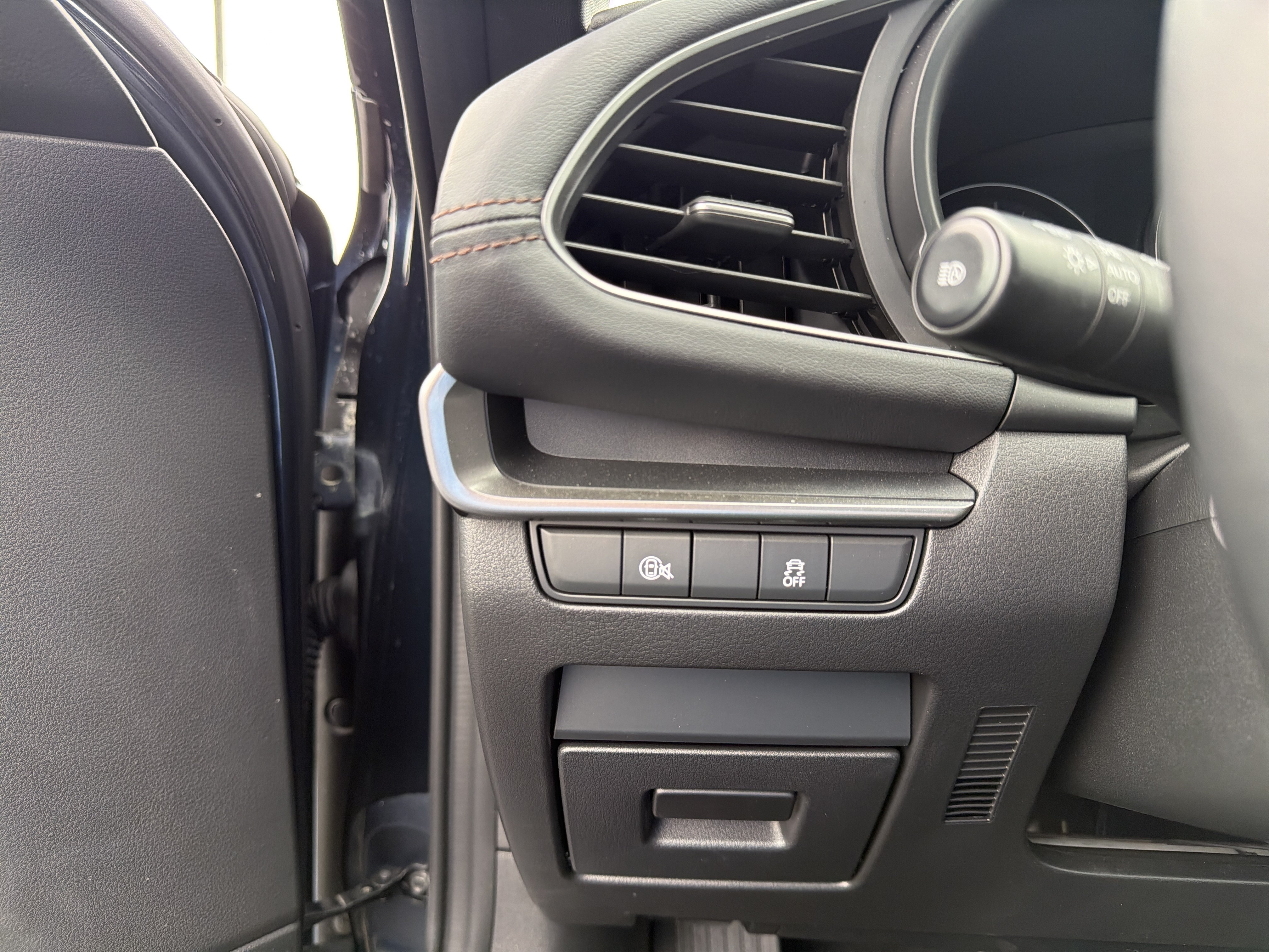 Used 2024 MAZDA MAZDA3 s FWD image 15