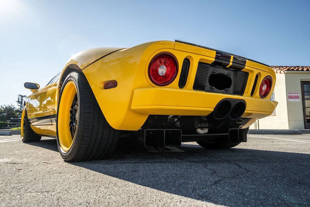 Used 2006 Ford GT RWD image 22