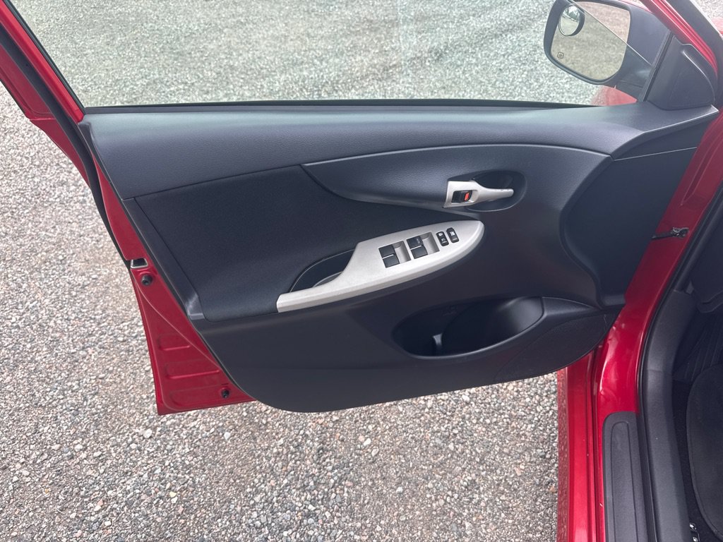 Used 2012 Toyota Corolla S FWD image 27