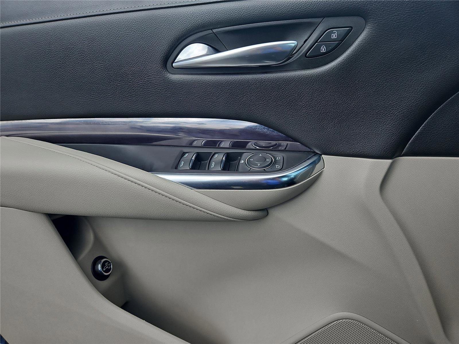 Used 2021 Cadillac XT4 Luxury AWD/4WD image 17