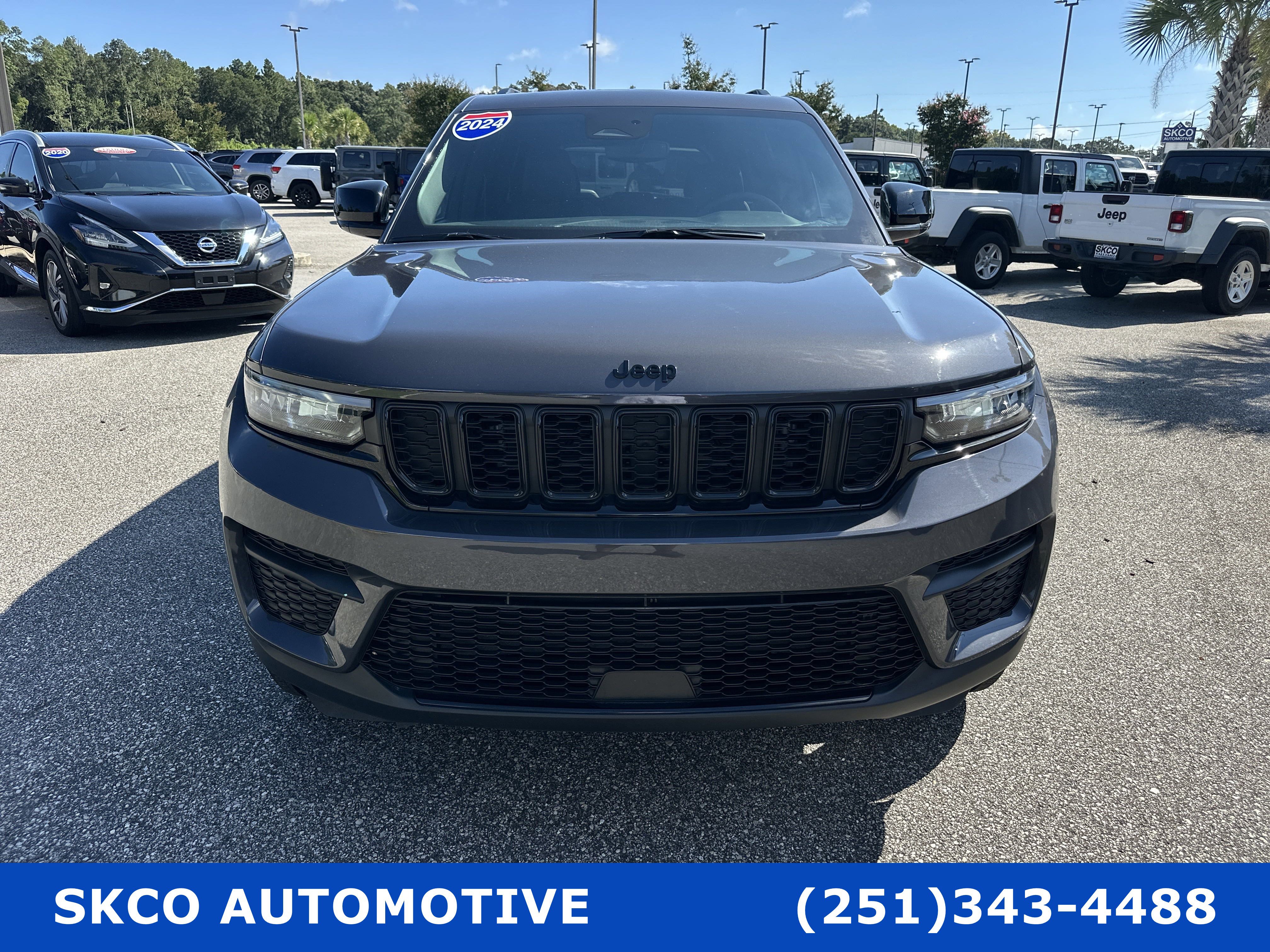 Used 2024 Jeep Grand Cherokee Altitude image 8