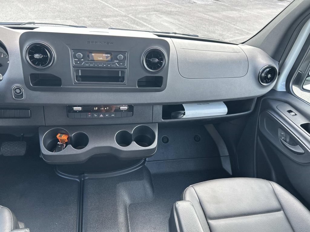 Used 2022 Mercedes-Benz Sprinter 2500 image 25