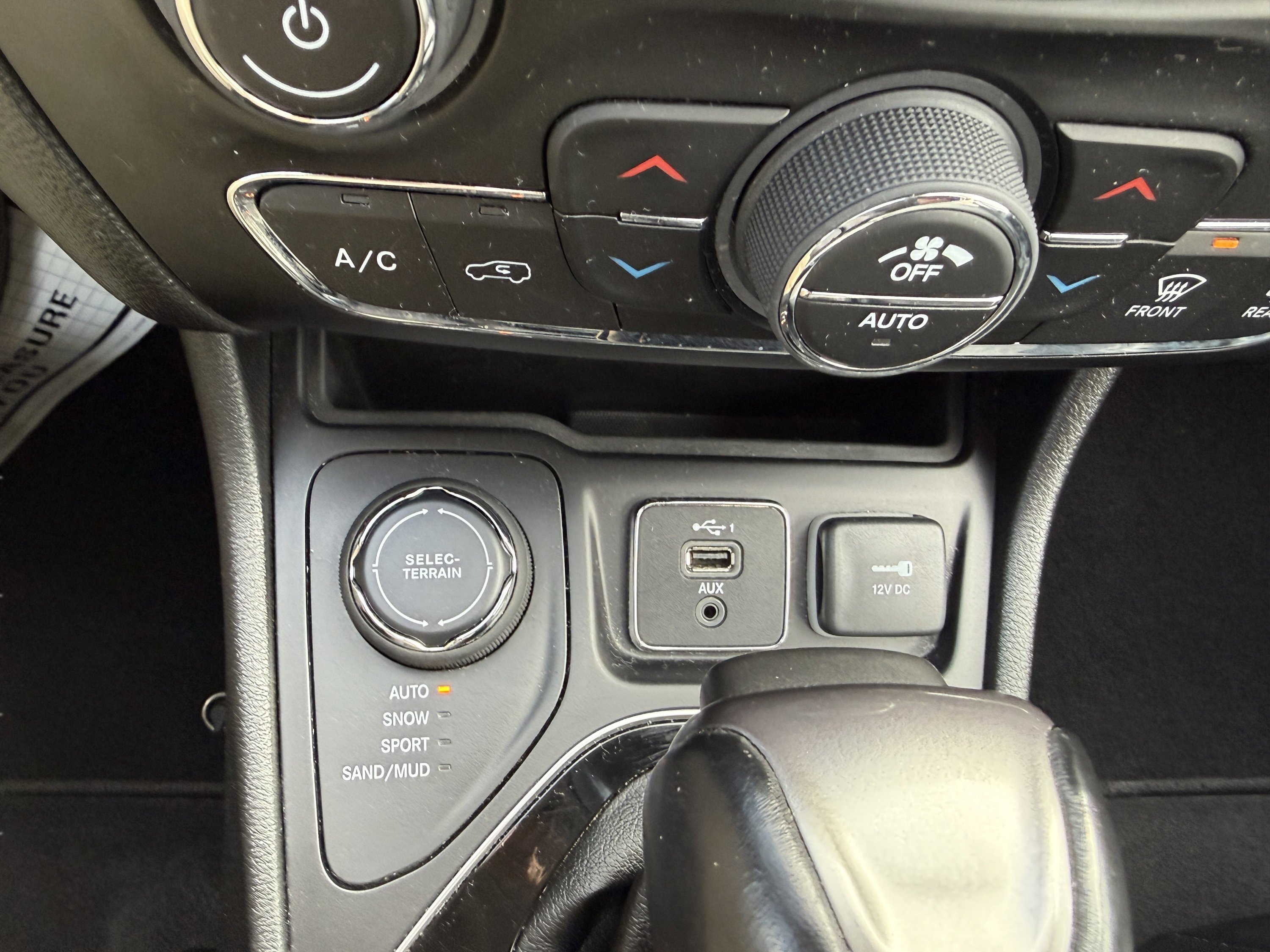 Used 2023 Jeep Cherokee Altitude Lux AWD/4WD image 28