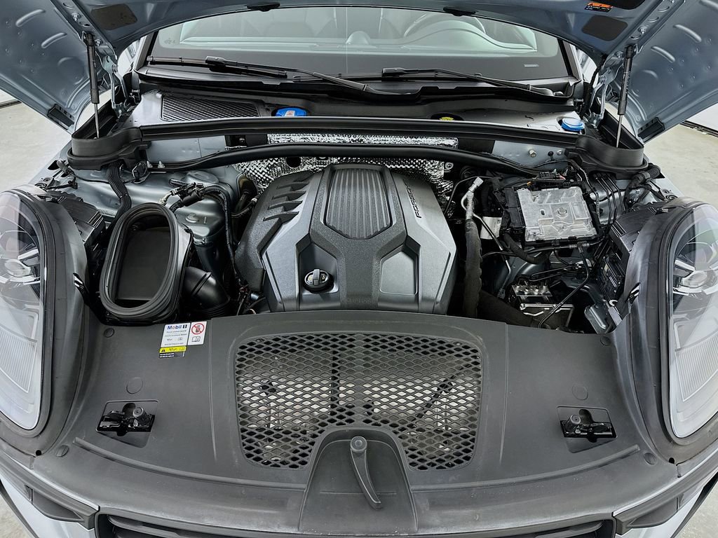 Certified 2023 Porsche Macan image 31