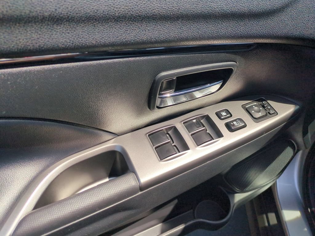 Used 2025 Mitsubishi Outlander Sport SE AWD/4WD image 13