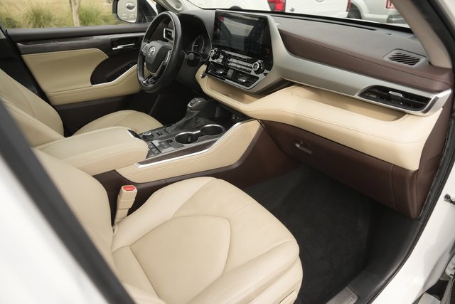 Used 2022 Toyota Highlander Platinum image 18