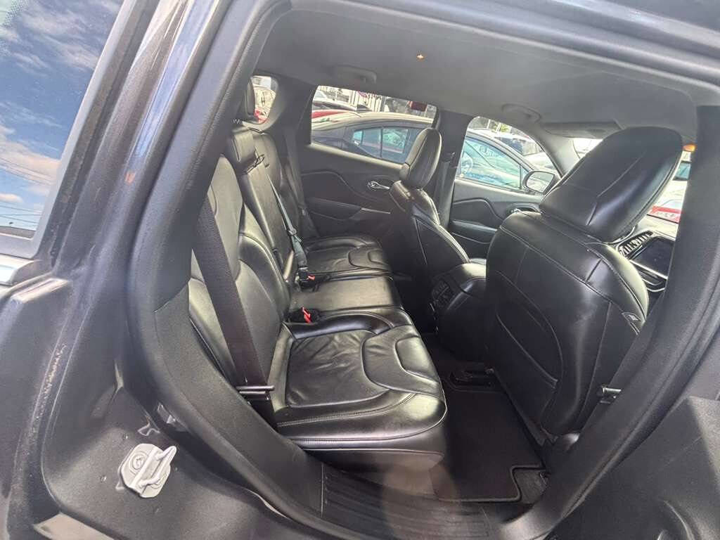 Used 2020 Jeep Cherokee Limited image 11