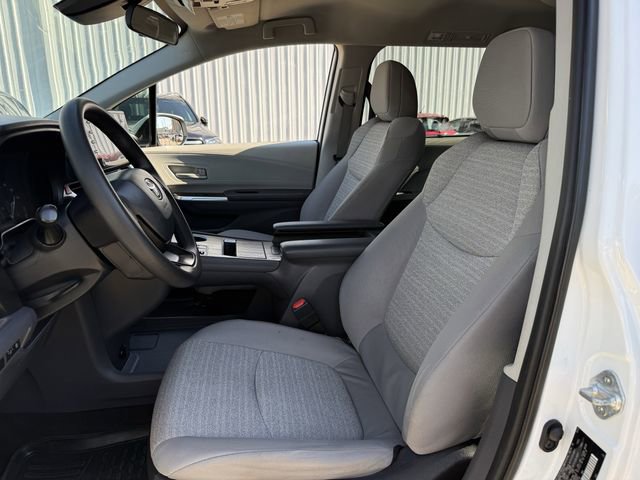 Used 2023 Toyota Sienna LE FWD image 25