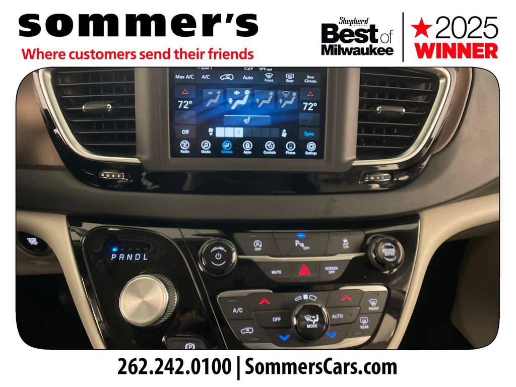 Used 2018 Chrysler Pacifica Touring-L image 16