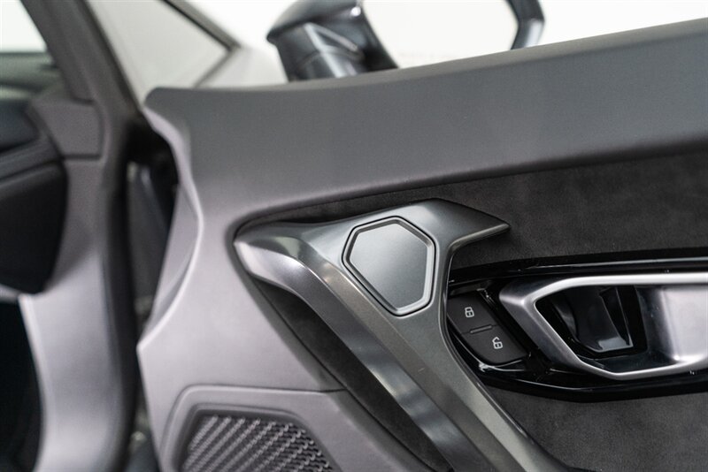 Used 2016 Lamborghini Huracan LP 580-2 RWD image 52
