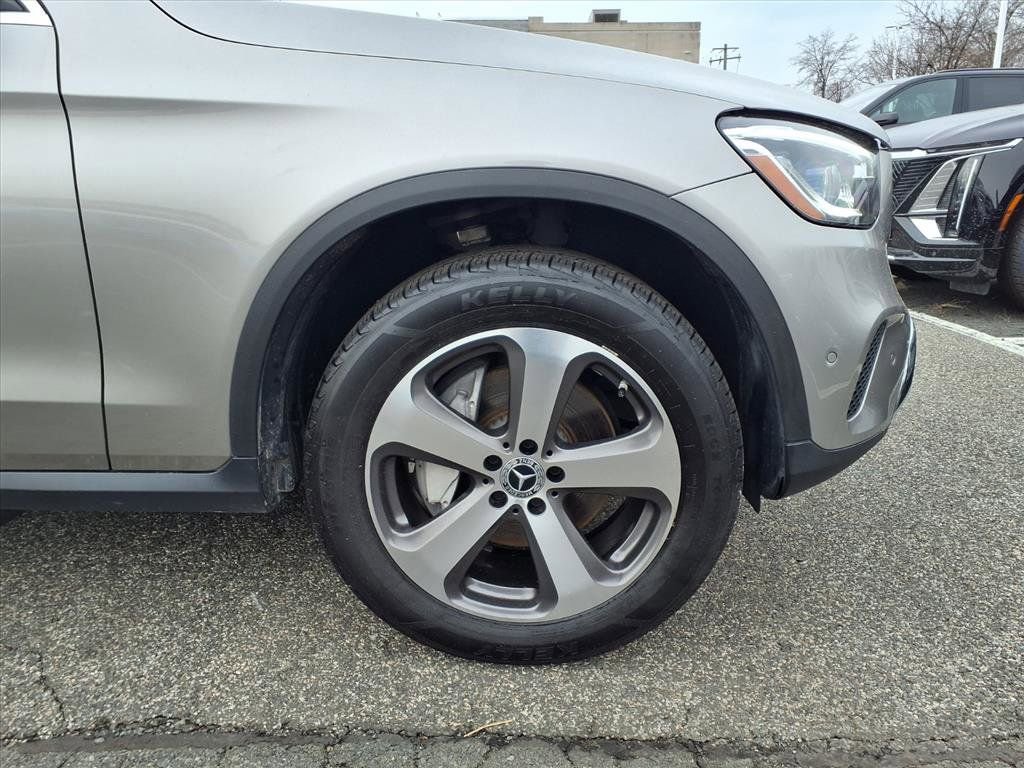 Used 2021 Mercedes-Benz GLC 300 4MATIC image 4