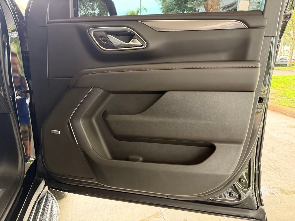 Used 2024 Chevrolet Suburban RST w/ Luxury Package RWD image 31