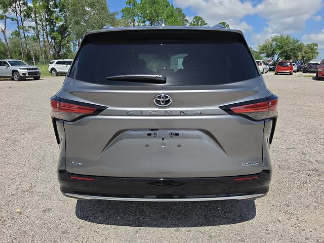 Used 2026 Toyota Sienna Limited FWD image 4