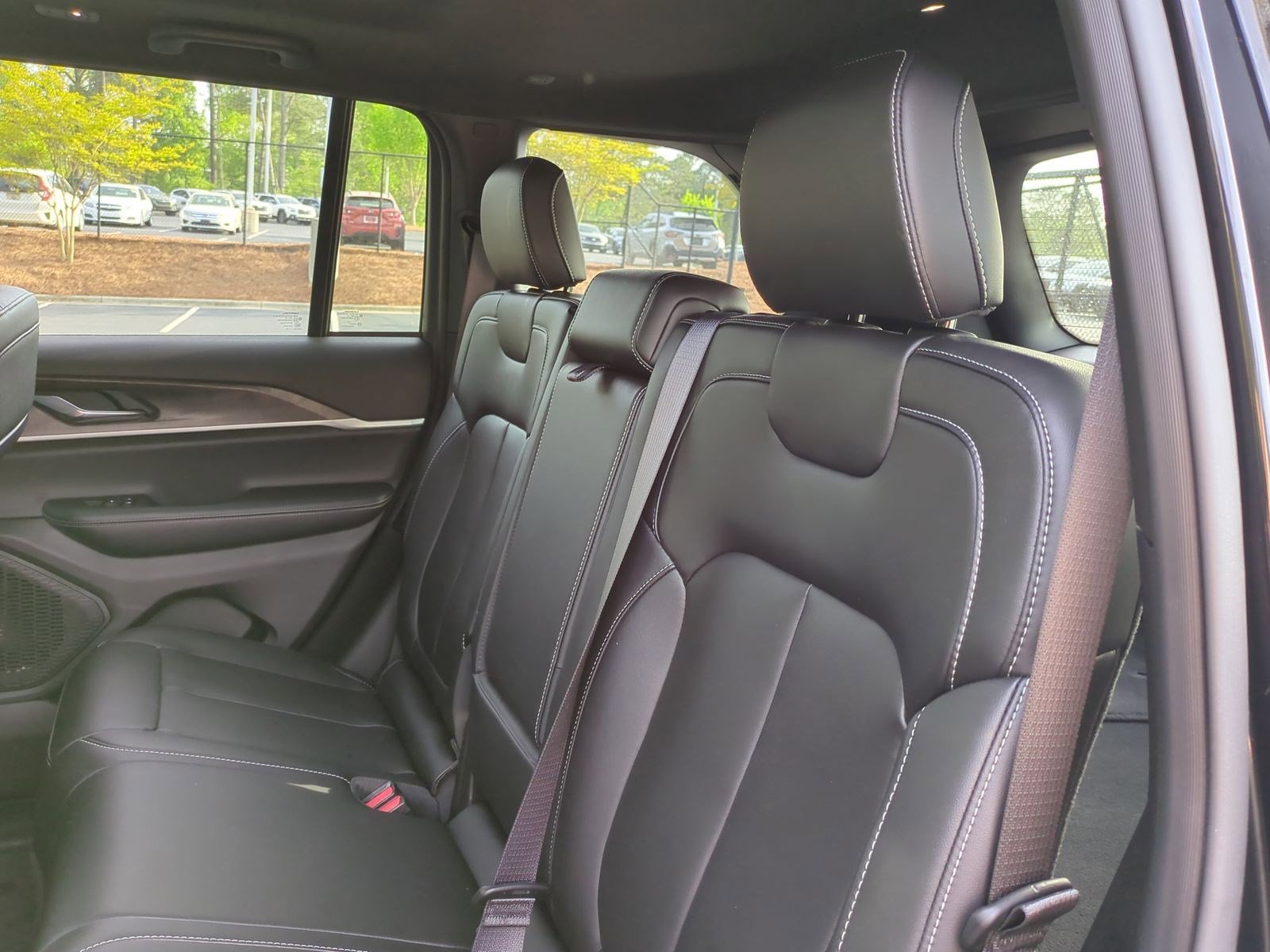 Used 2025 Jeep Grand Cherokee Limited w/ Black Appearance Package RWD image 31