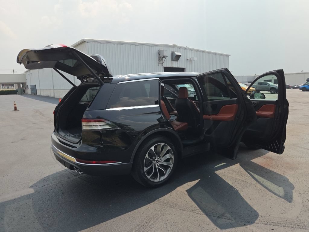 Used 2025 Lincoln Aviator Reserve AWD/4WD image 15