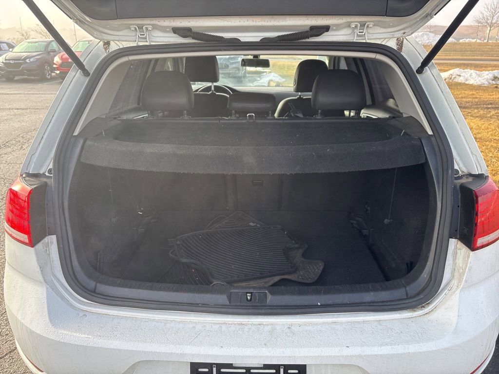 Used 2018 Volkswagen Golf SE image 13