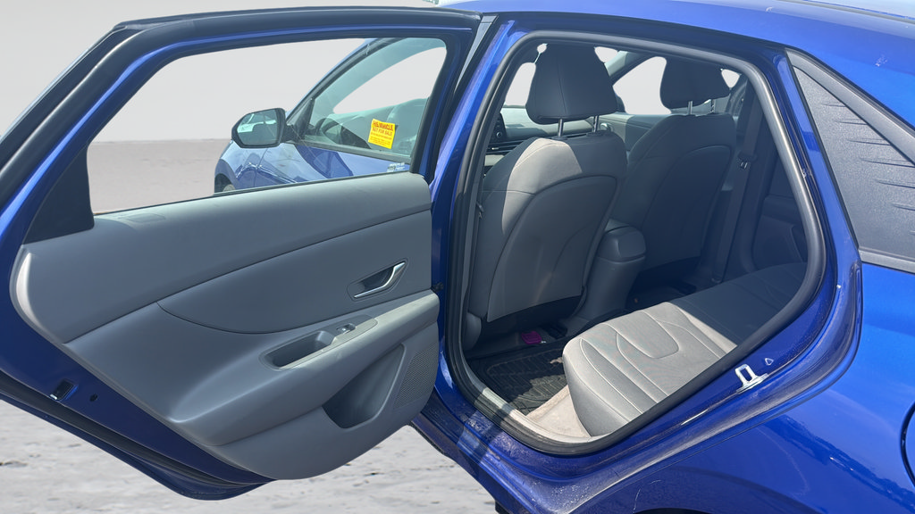Used 2023 Hyundai Elantra SEL w/ Cargo Package FWD image 32
