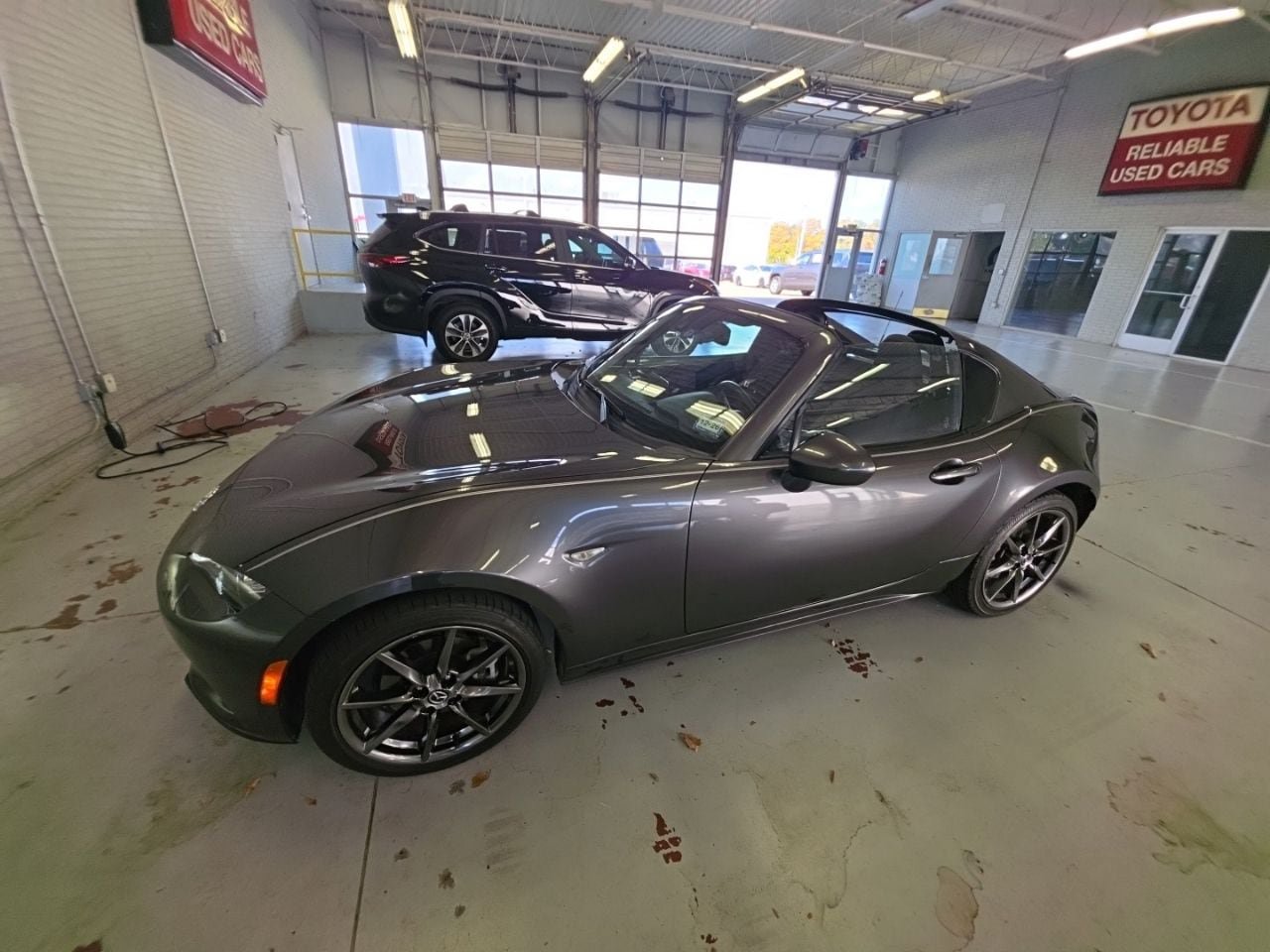 Used 2017 MAZDA MX-5 Miata RF Grand Touring RWD image 8