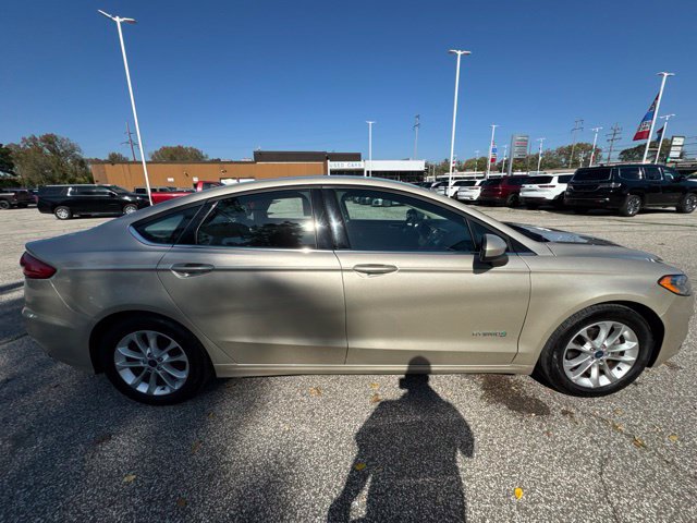 Used 2019 Ford Fusion SE FWD image 15