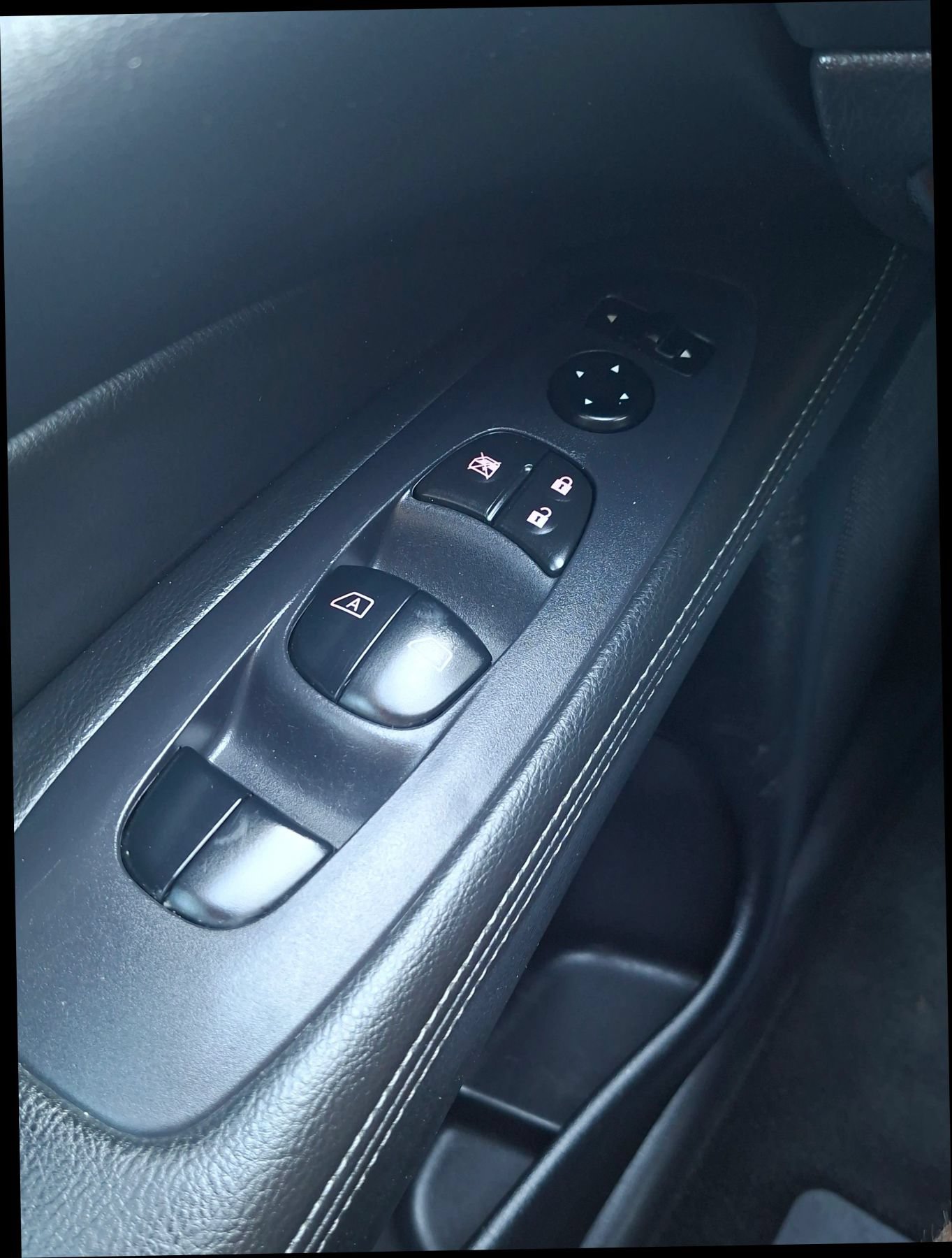 Used 2019 Nissan Pathfinder SL FWD image 26