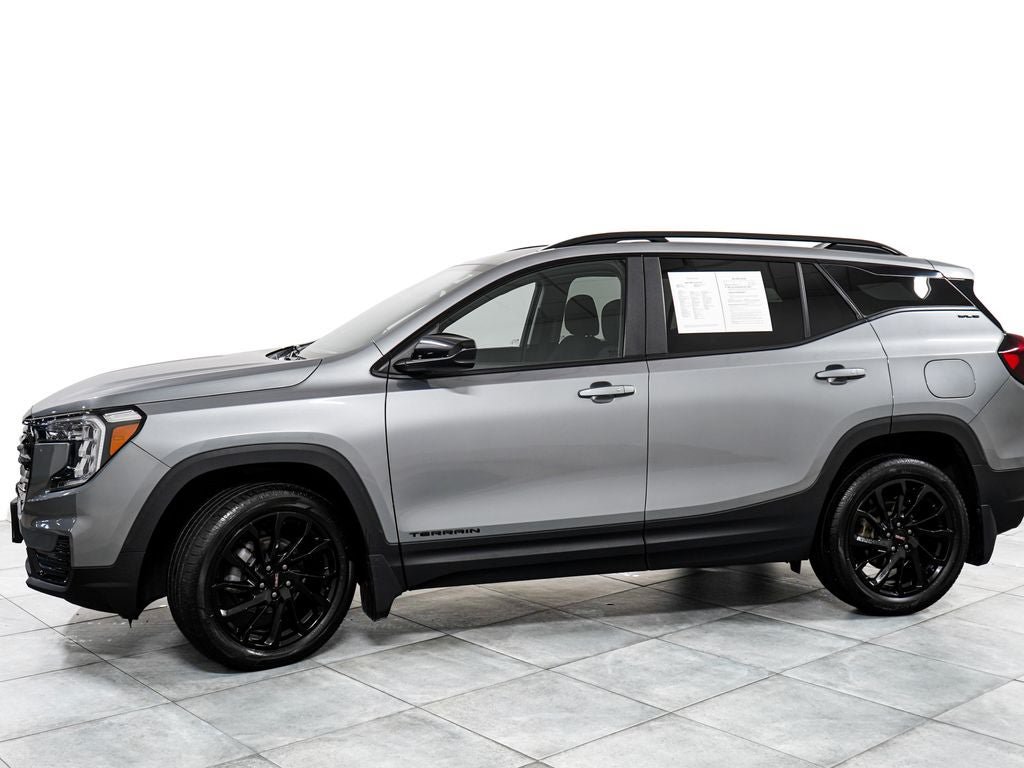 Used 2023 GMC Terrain SLE w/ Driver Convenience Package AWD/4WD image 4