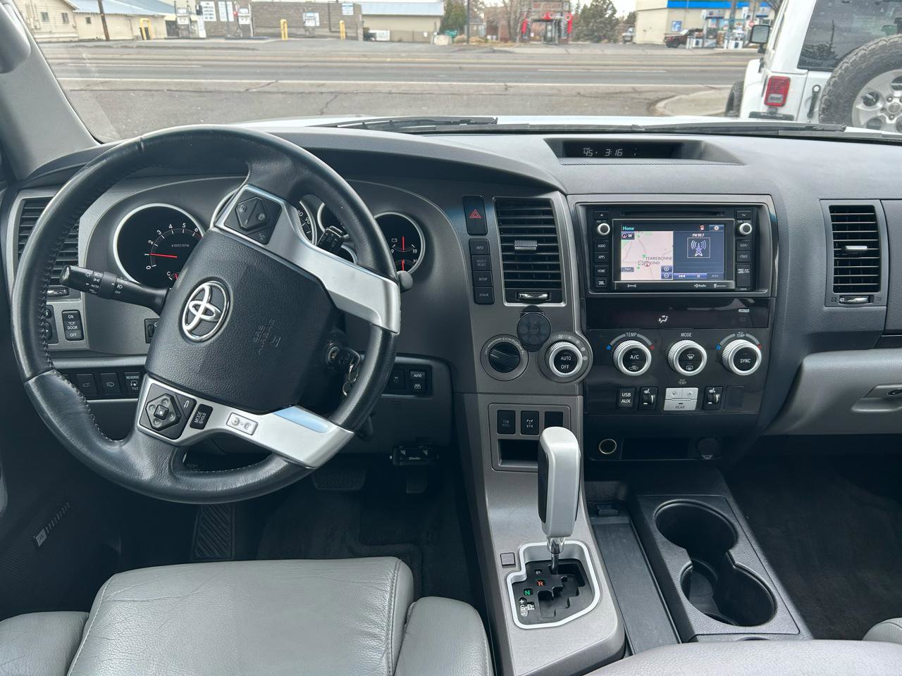 Used 2017 Toyota Sequoia Limited w/ Safety & Convenience Package AWD/4WD image 7