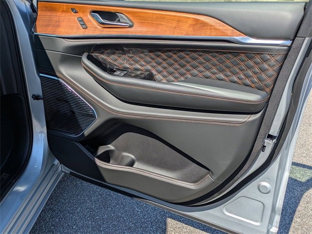 New 2024 Jeep Grand Cherokee Summit image 34