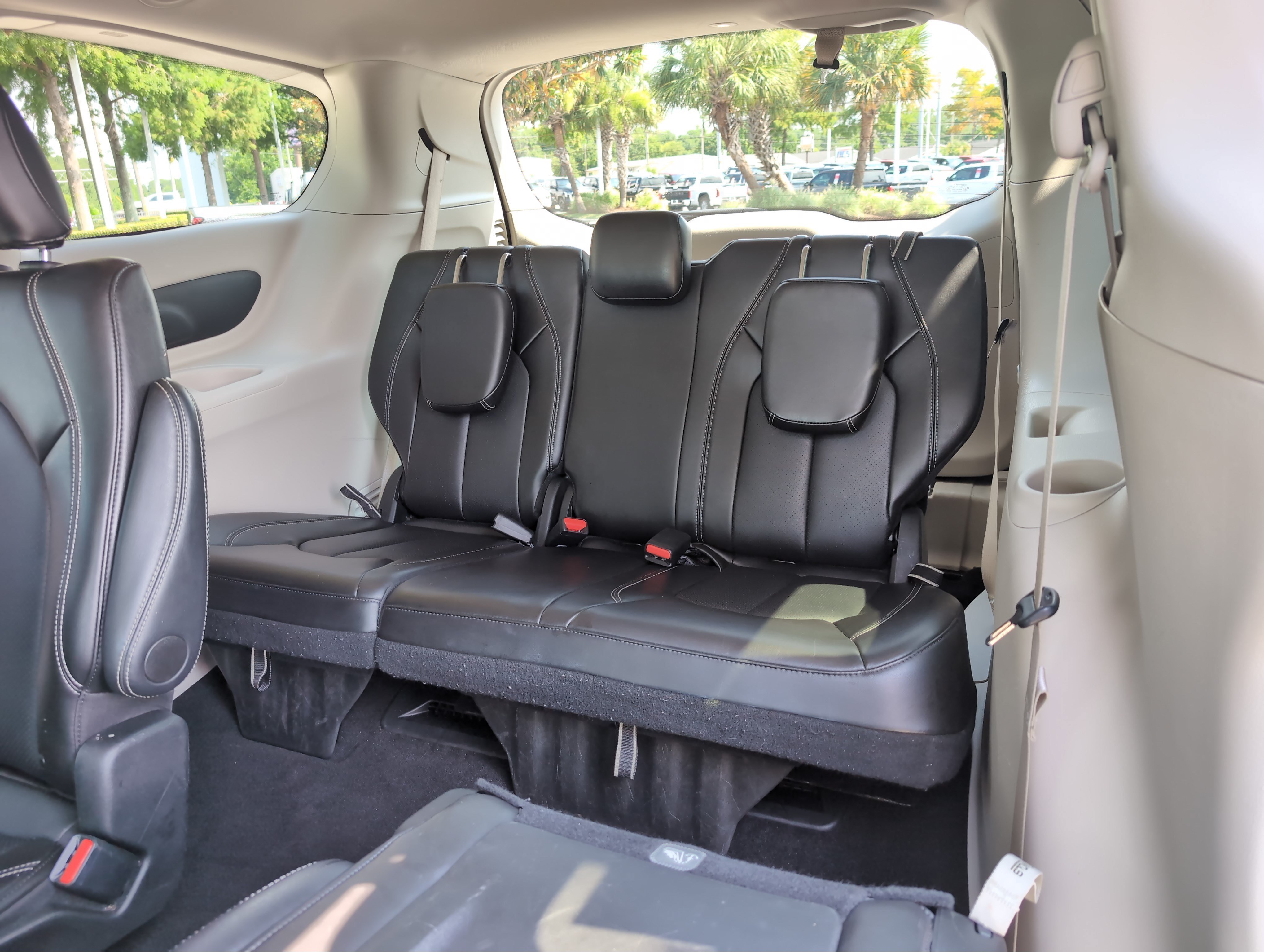Used 2024 Chrysler Pacifica Touring-L FWD image 30