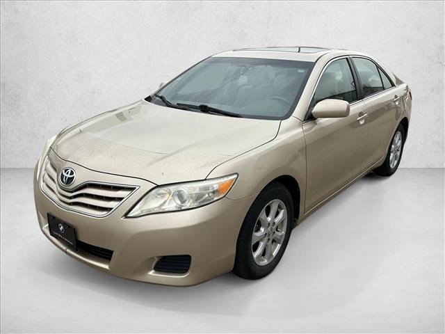 Used 2010 Toyota Camry LE image 1