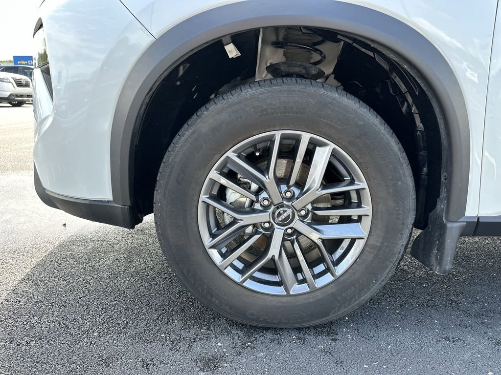 Used 2024 Nissan Rogue S AWD/4WD image 16