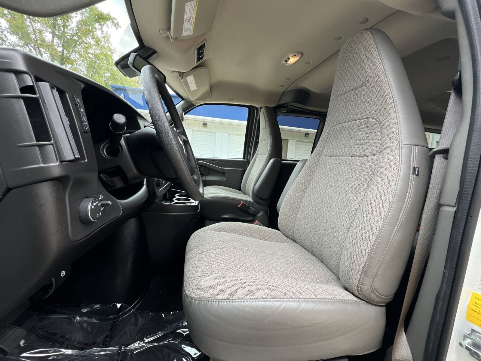 Used 2025 Chevrolet Express 3500 LT w/ LT Preferred Equipment Group RWD image 18