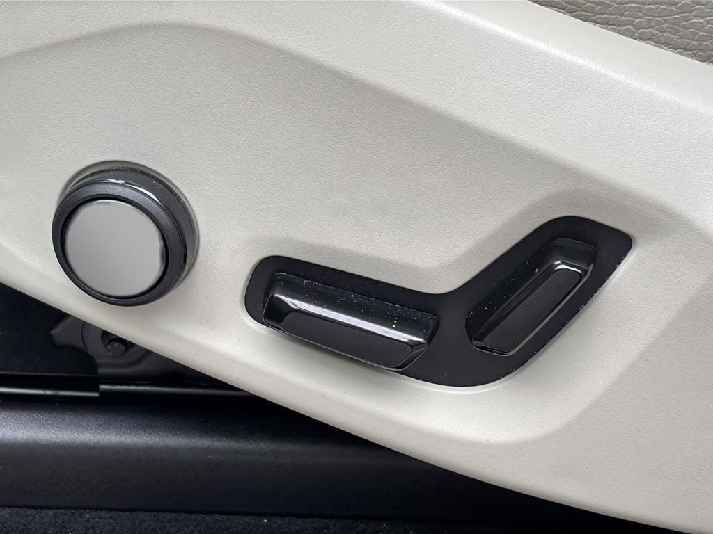 Used 2021 Volvo XC60 T5 Momentum w/ Premium Package image 20