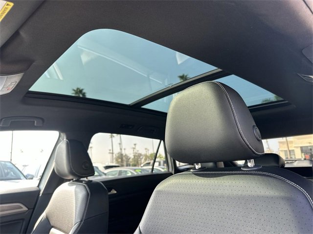 Used 2020 Volkswagen Atlas Cross Sport SE w/ Panoramic Sunroof Package image 17