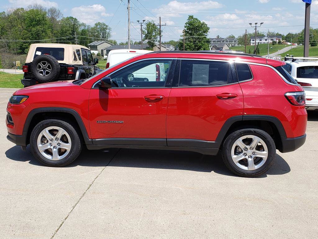 Certified 2024 Jeep Compass Latitude w/ Altitude Special Edition AWD/4WD image 6
