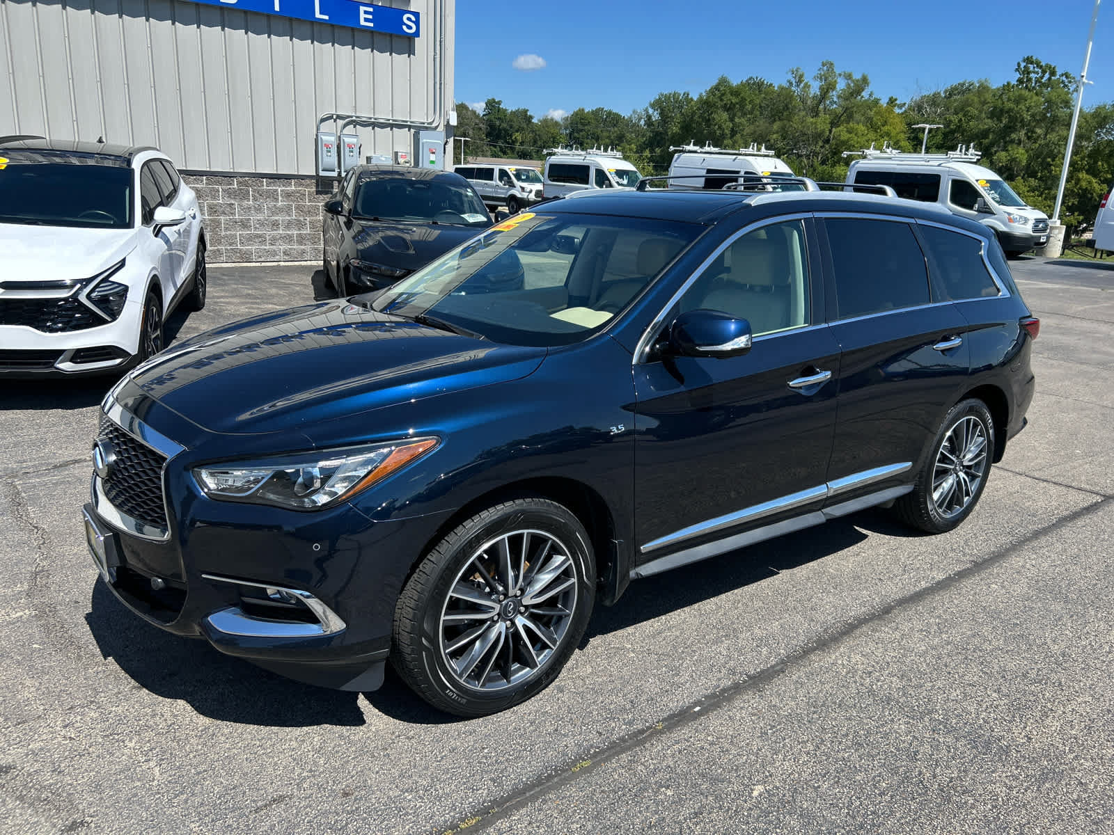 Used 2018 INFINITI QX60 Luxe w/ Deluxe Technology Package AWD/4WD image 10