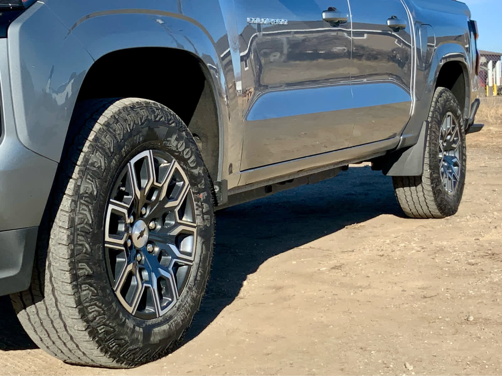 Used 2024 Chevrolet Colorado Z71 w/ Z71 Convenience Package 2 image 18