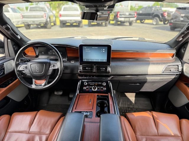 Used 2018 Lincoln Navigator Reserve w/ Technology Package AWD/4WD image 2