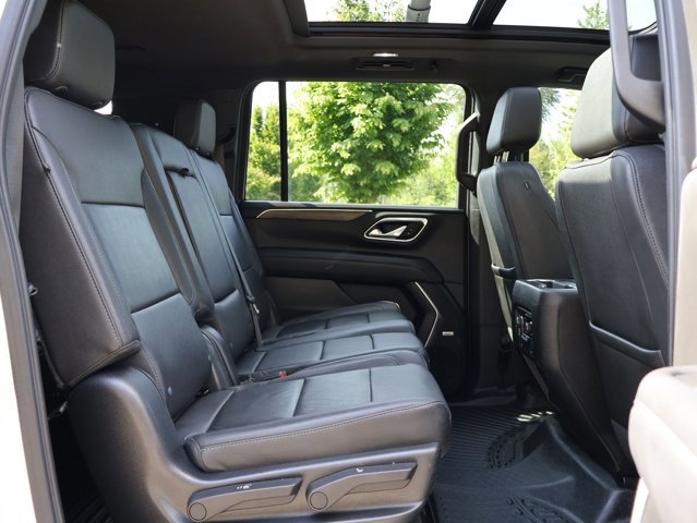 Used 2022 Chevrolet Suburban Z71 w/ Luxury Package AWD/4WD image 30