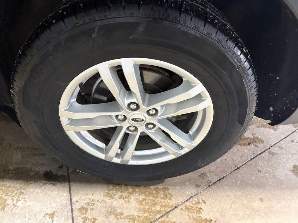 Used 2023 Ford Explorer XLT w/ Equipment Group 202A image 28