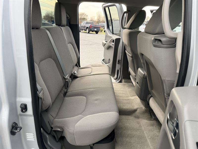 Used 2012 Nissan Frontier SV w/ SV Premium Utility Pkg AWD/4WD image 14